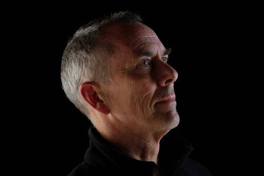 Антъни Хау и кинетичната му скулптура в Рио (видео)