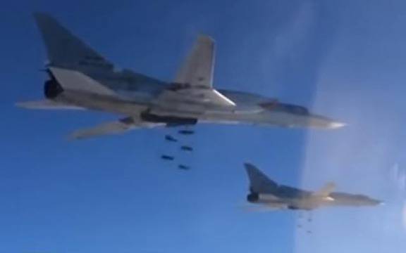 Руски самолети набиха с бомби по главите терористите в Деир ез-Зор! (ВИДЕО)