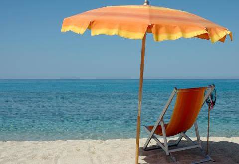 Ще плащаме между 2 и 4 лева за чадър и шезлонг на плажа