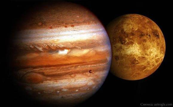 По залез наблюдаваме видимо сближаване на Юпитер и Венера