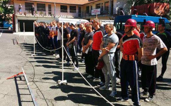 МВР търси пожарникари в цялата страна