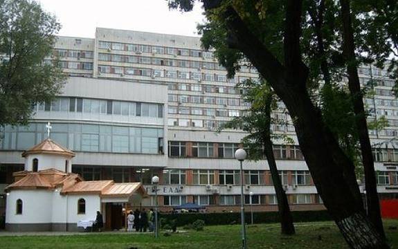 14-годишна роди в Сливен сиамски близнаци от роднина. Борят се за живота им