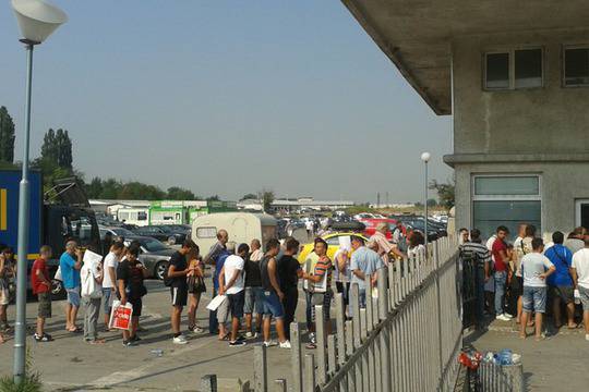 Българите в чужбина могат да подновяват книжките си по електронен път