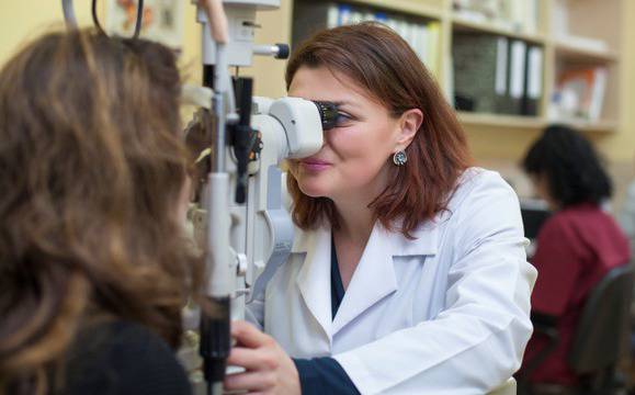 Безплатни очни прегледи за ученици в МЦ „Оксиком“