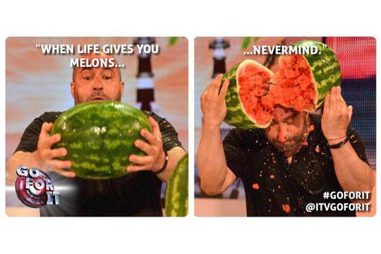 Митьо Крика разбива дини с глава в английско тв шоу