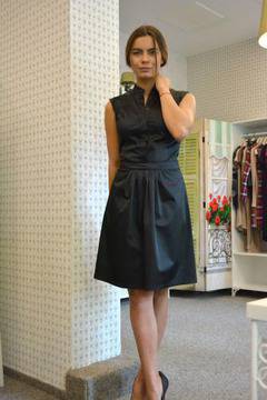 Стилна рокля в черно