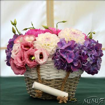 Кошница с Далия, Хортензия и Еустома за първия учебен ден