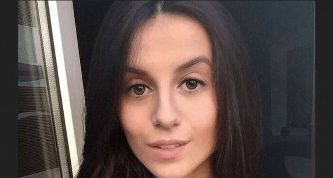 Вижте как изглежда сестра на Божинов! Страхотна е (снимки)