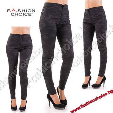 Дамски панталон с висока талия и камуфлажни мотиви