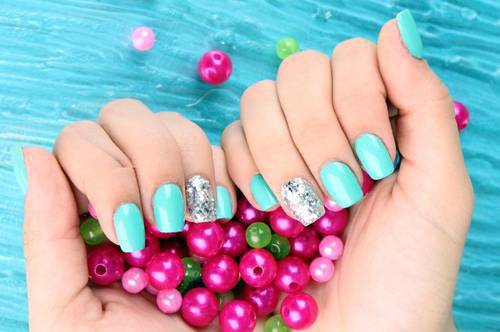 Красив маникюр с гел лак само за 8 лв. вместо 15 лв. от Салон за красота Ивелина Студио!