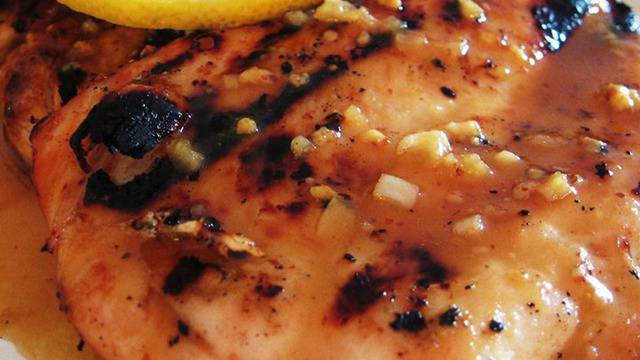 Мариновани пилешки гърди на скара