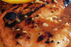 Мариновани пилешки гърди на скара