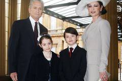 Майкъл Дъглас е роден на 25 септември 1944 г. в Ню Брънзуик, САЩ