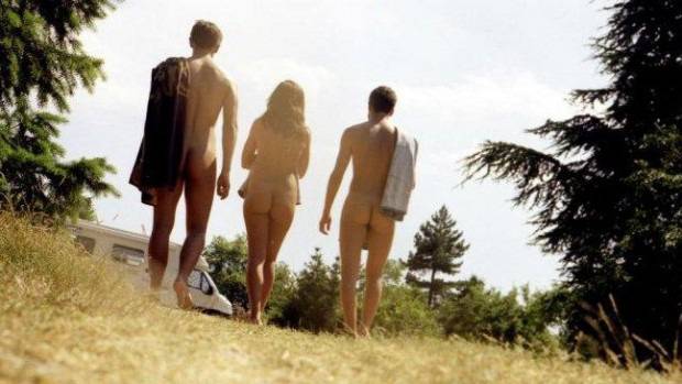 Париж открива зона за нудисти край Сена