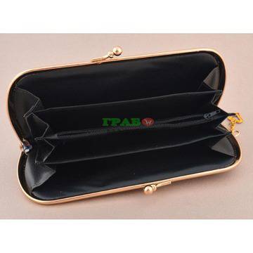 Сувенирно малко портмоне от изкуствена кожа с изобразена – старинна къща и надпис България