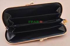 Сувенирно малко портмоне от изкуствена кожа с изобразена – старинна къща и надпис България