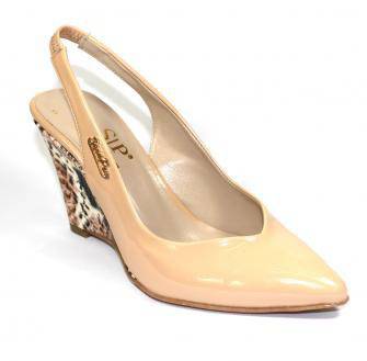 Дамски обувки в бежово