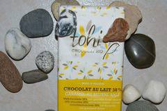 Био млечен шоколад с бонбони лакта карамел