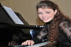За първи път: Българка спечели конкурс за пианисти