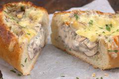 Багети с плънка от гъби и сирена