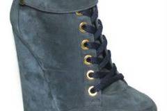 Велурени боти в синьо