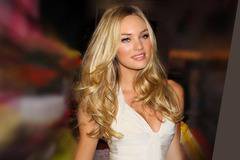 СУПЕРМОДЕЛЪТ КАНДИС САУНЕПУЛ СТАНА МАЙКА ИСТИНСКИТЕ ЖЪЛТИ НОВИНИ