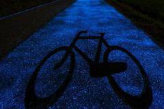 По велоалеята и през нощта