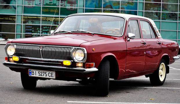 Уникална „Волга“ ГАЗ-24 с изцяло дървен интериор