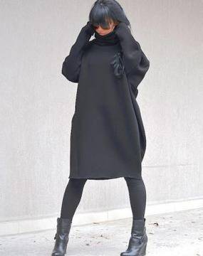 Макси рокля с дълъг ръкав в черно