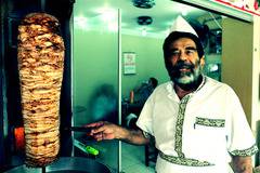 Владимир Лисичков: Саддам Хюсеин е жив и се крие в Люлин!