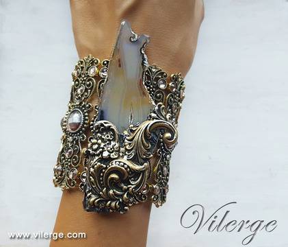 Оригинални идеи за изискан дамски подарък с арт бижута и винтидж гривни за сезон Зима2017