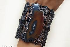 Модерни гривни и модни тенденции за сезон Зима 2017 с арт бижута за жени