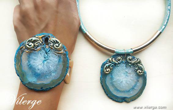 Модерни бижута и модна тенденция за сезон зима 2017 с винтидж гривни за жени