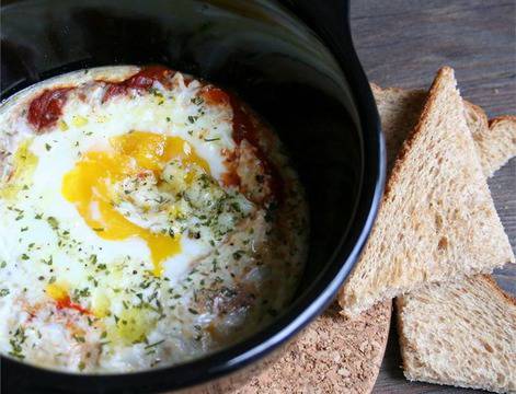 Печени яйца със сос Маринара