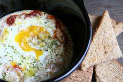 Печени яйца със сос Маринара