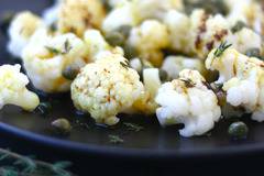 Салата с карфиол и семена