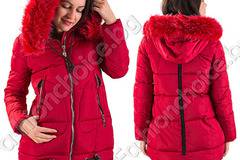 Топло дамско яке с качулка от еко косъм в червен цвят
