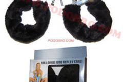 Секси белезници с пухчета черни на цвят