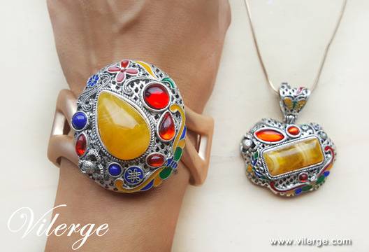 Арт колекция за сезон есен зима 2017 с бижута от Кехлибар за стилни жени