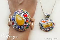 Арт колекция за сезон есен зима 2017 с бижута от Кехлибар за стилни жени