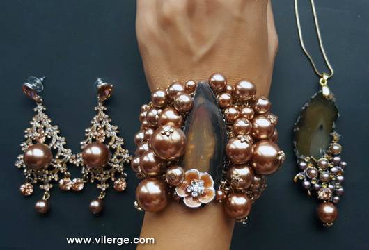 Романтична бижутерия естествени камъни с колекция за сезон Есен 2017