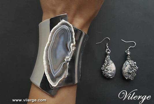 Арт винтидж колекция с модерни винтидж бижута за сезон Есен 2017 дизайнерски гривни