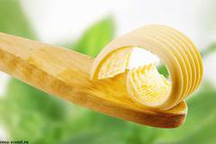 Пречистено краве масло по Аюрведична рецепта показват на Фермерския пазар днес