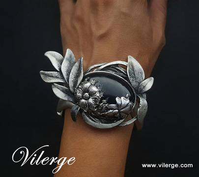 Колекция пролет 2017 с винтидж бижута и дизайнерски гривни за балове