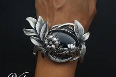 Колекция пролет 2017 с винтидж бижута и дизайнерски гривни за балове