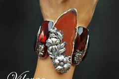 Модна тенденция за сезон пролет 2017 с арт бижута за балове и абитуриенти