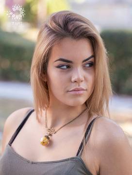 Нежно Колие с Ефектни Акценти