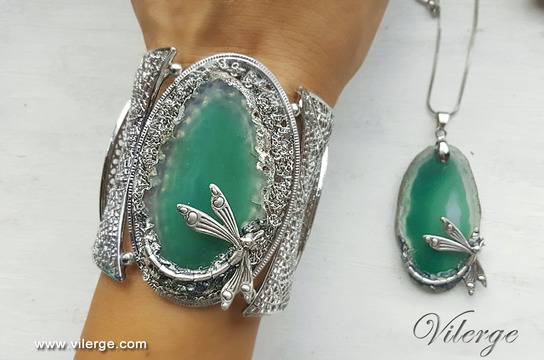 Луксозни бижута и стилни подаръци за Свети Валентин за влюбени жени романтика