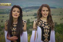 ИВА И ВЕЛИСЛАВА С НОВА ПЕСЕН-„ОЙ, ТИ, МОМЕ, АНГЕЛИНО“ ПОПФОЛКЛОР-МУЗИКА ЗА ВСЕКИ