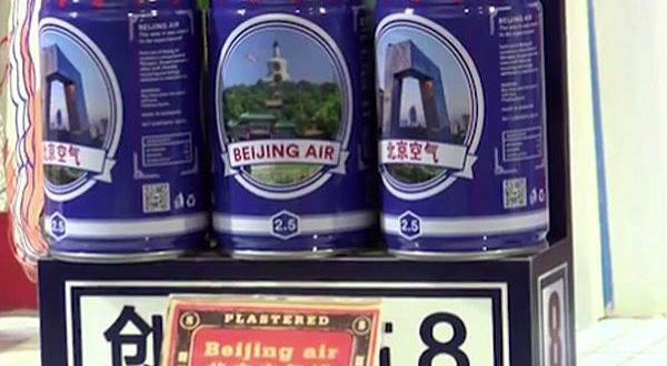 Туристи купуват в Китай кенчета замърсен въздух